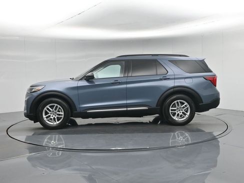 Used 2025 Ford Explorer Active w/ Active Comfort Package RWD image 32