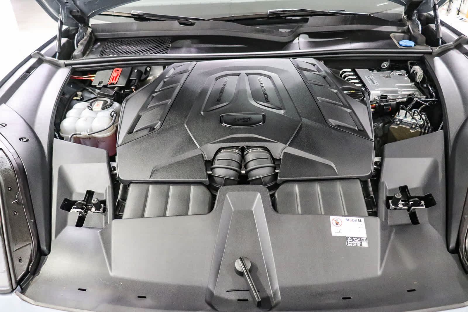 Used 2024 Porsche Cayenne S AWD/4WD image 32