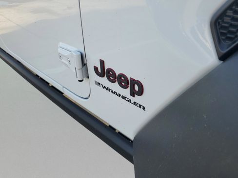 Used 2025 Jeep Wrangler Unlimited Rubicon w/ Convenience Group image 7