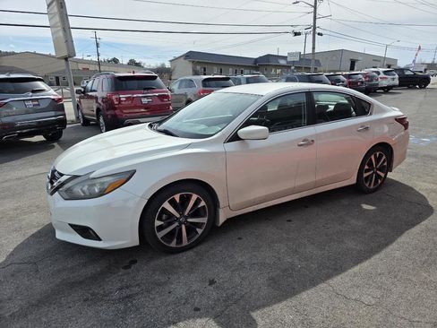 Used 2017 Nissan Altima 2.5 SR image 6