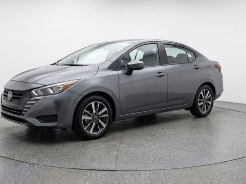 Used 2025 Nissan Versa SV image 3