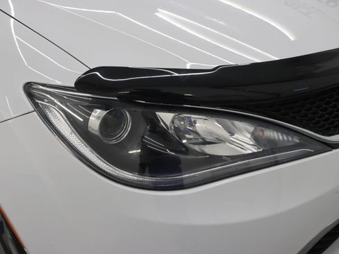 Used 2019 Chrysler Pacifica Limited w/ Tire & Wheel Group image 23