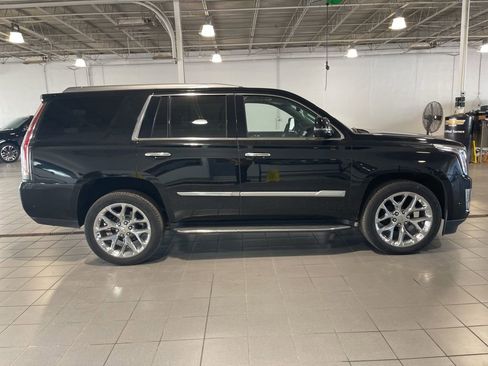 Used 2019 Cadillac Escalade Premium Luxury image 2
