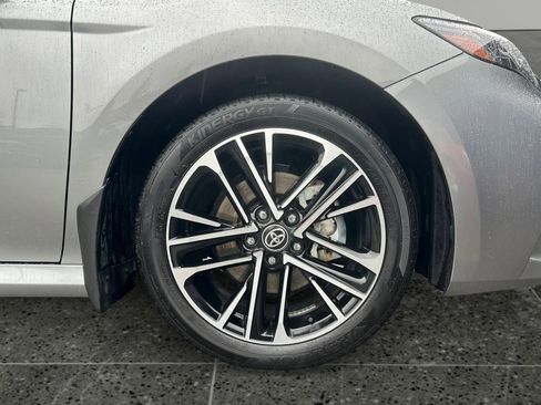 Used 2025 Toyota Camry XLE AWD/4WD image 9