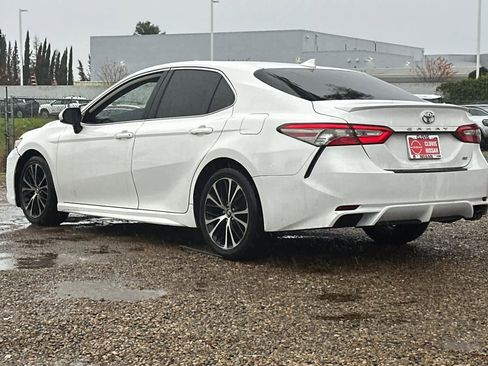 Used 2019 Toyota Camry SE image 7