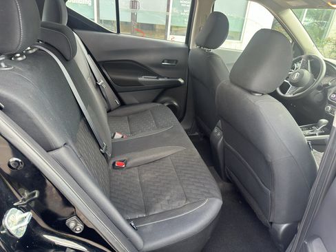 Used 2023 Nissan Kicks SV FWD image 11