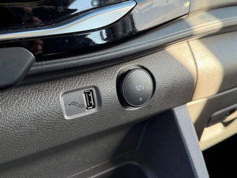 Used 2023 Ford Transit 350 XLT image 29