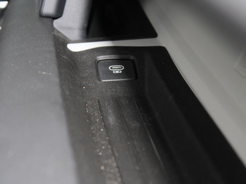 Used 2024 Land Rover Defender 110 S image 52