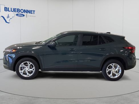 Used 2025 Chevrolet Trax LS w/ LS Convenience Package FWD image 6