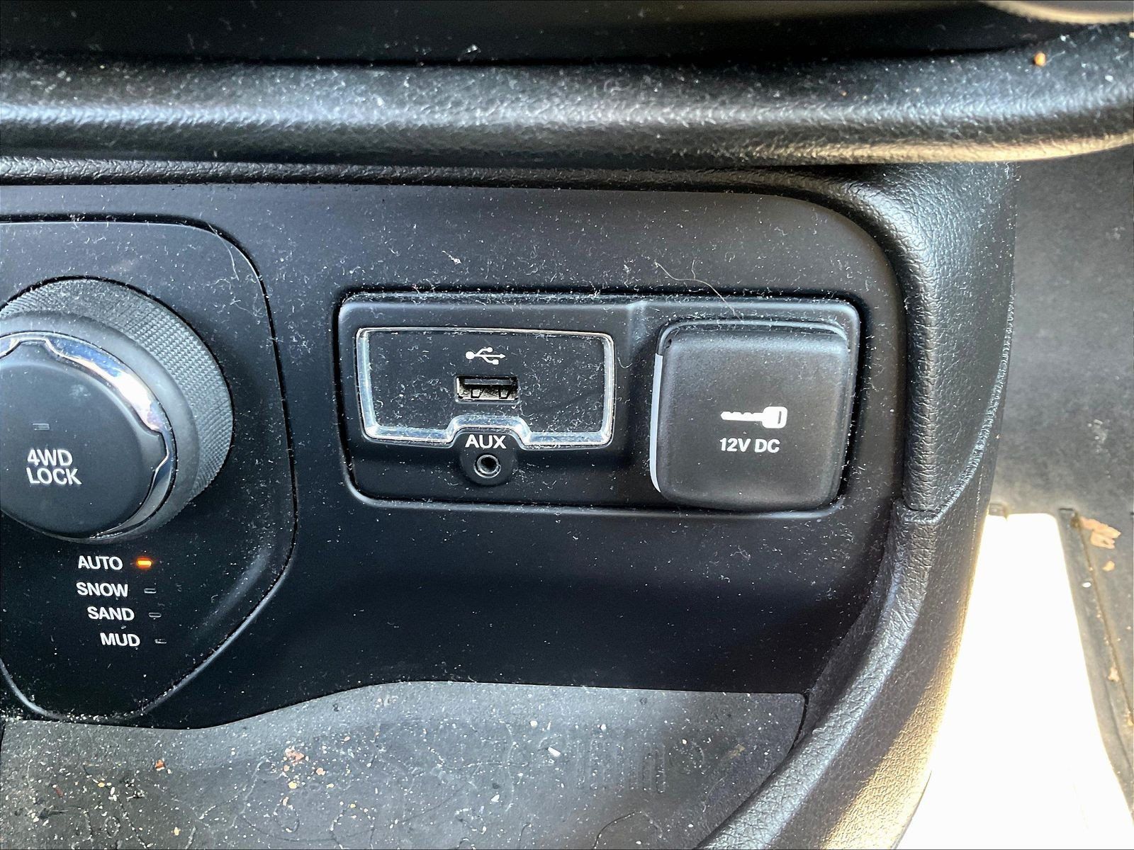 Used 2016 Jeep Renegade Limited AWD/4WD image 16