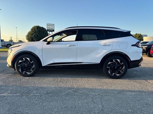 Used 2023 Kia Sportage SX image 2
