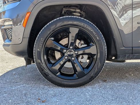 Certified 2024 Jeep Grand Cherokee Limited w/ Luxury Tech Group II image 30