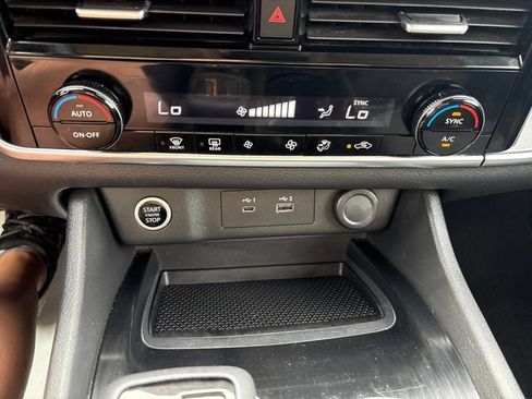 Used 2022 Nissan Rogue SV AWD/4WD image 16