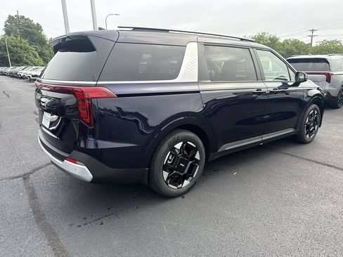 New 2026 Kia Carnival EX FWD image 4