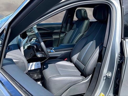 Certified 2025 Cadillac Lyriq Luxury w/ LPO, Floor Liner Package AWD/4WD image 21