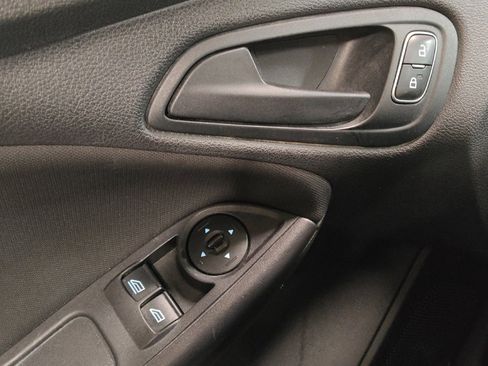 Used 2018 Ford Focus S FWD image 26