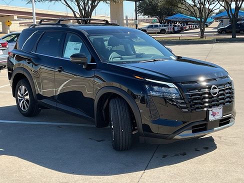 New 2026 Nissan Pathfinder SL image 4