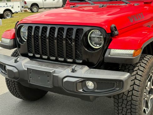 Used 2021 Jeep Gladiator Sport image 9