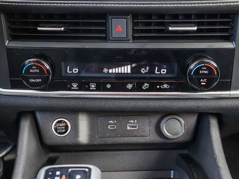 Used 2023 Nissan Rogue SV image 14