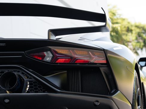 Used 2020 Lamborghini Aventador SVJ AWD/4WD image 23
