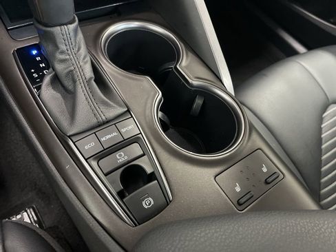 Used 2023 Toyota Camry SE w/ Cold Weather Package image 17