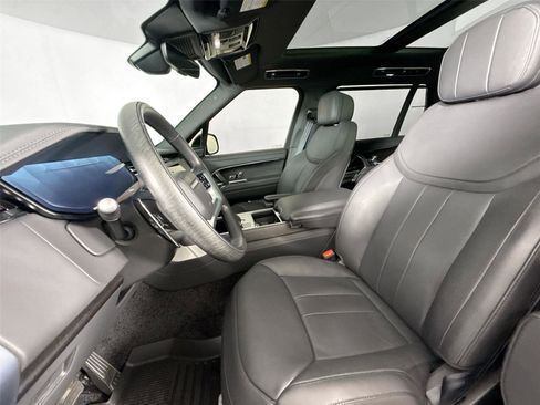 Used 2025 Land Rover Range Rover Long Wheelbase SE AWD/4WD image 3