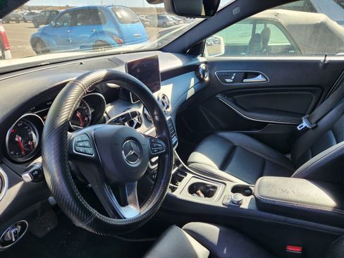 Used 2020 Mercedes-Benz GLA 250 GLA 250 w/ Premium Package image 21