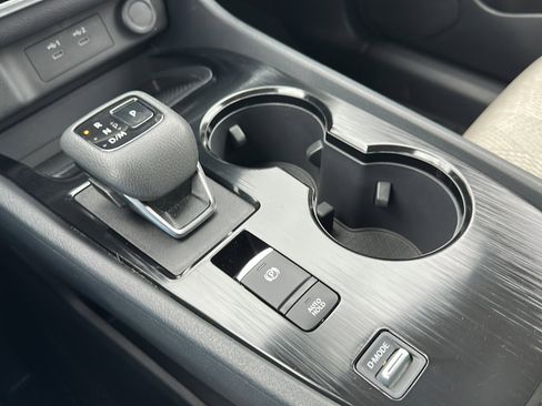 Certified 2025 Nissan Rogue SV image 34