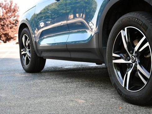 Certified 2024 Volvo XC40 B5 Core AWD/4WD image 9