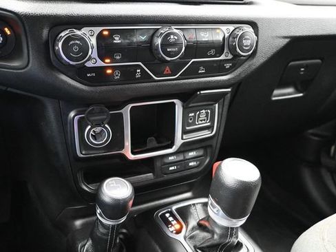 Used 2024 Jeep Wrangler Unlimited Sport AWD/4WD image 42