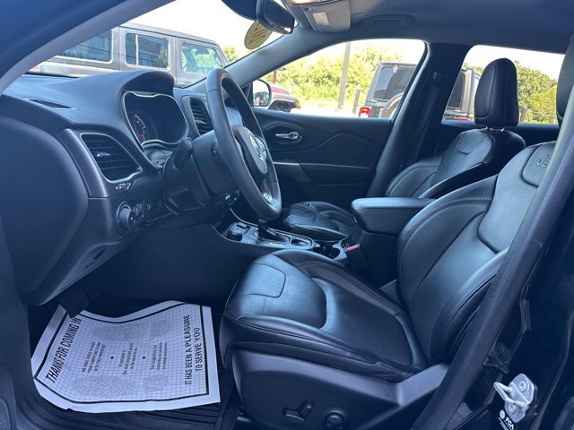 Used 2022 Jeep Cherokee Latitude Lux w/ Mopar Interior Package AWD/4WD image 12