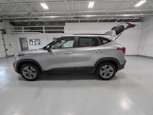 Used 2024 Kia Seltos S AWD/4WD image 12