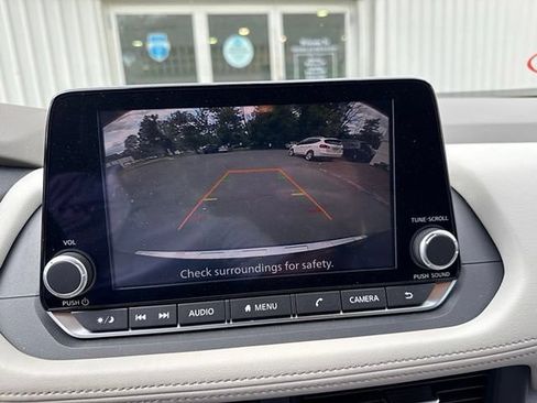 Used 2023 Nissan Rogue SV AWD/4WD image 19