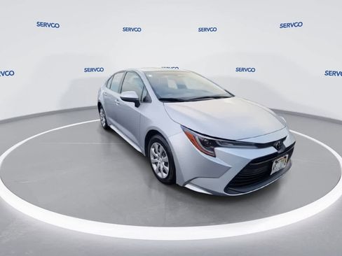 Used 2023 Toyota Corolla LE image 3
