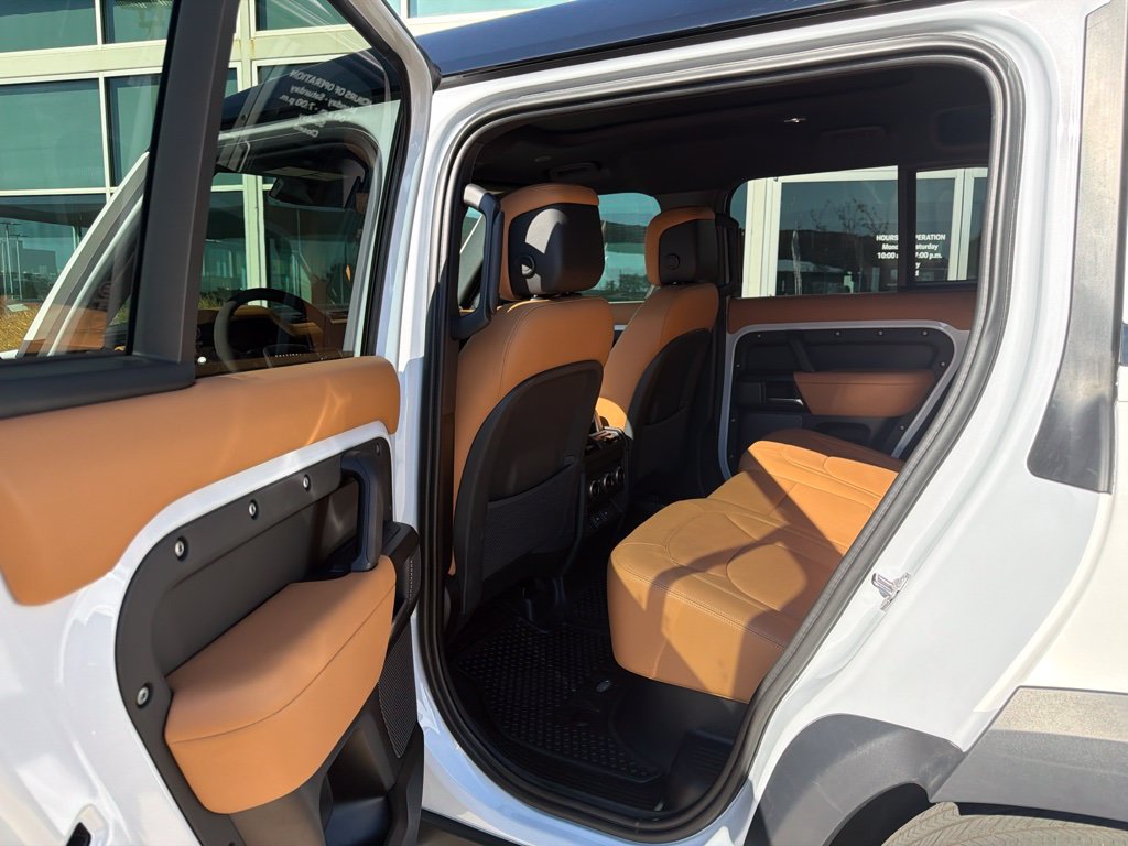 Used 2023 Land Rover Defender 110 V8 AWD/4WD image 10