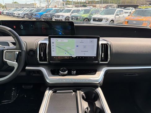 Certified 2025 Ford Expedition Max Platinum image 28