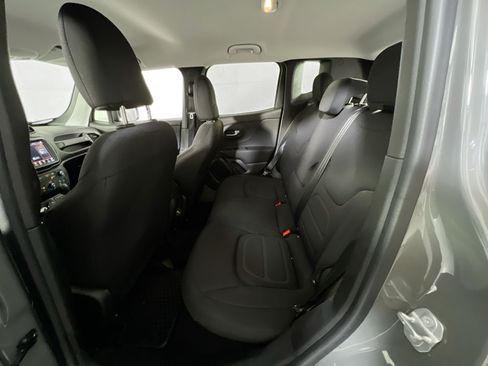 Used 2022 Jeep Renegade Latitude w/ Convenience Group AWD/4WD image 24