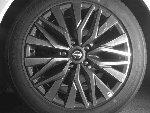 Used 2025 Nissan Altima 2.5 SV FWD image 14