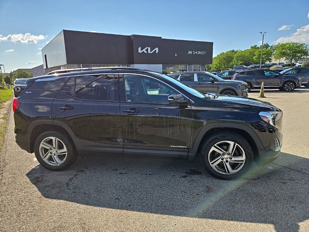 Used 2020 GMC Terrain SLE w/ Driver Convenience Package AWD/4WD image 2