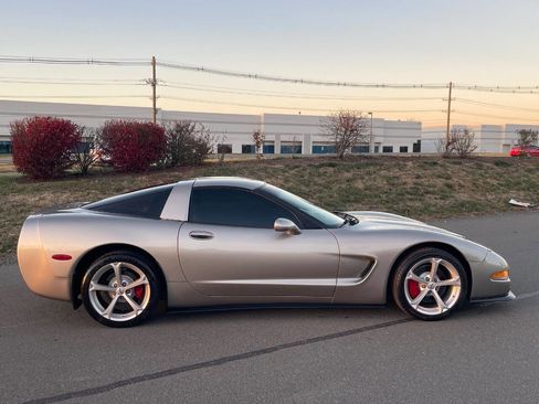 Used 2000 Chevrolet Corvette Coupe image 2