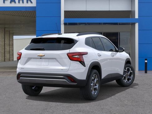 New 2026 Chevrolet Trax LT w/ LT Convenience Package FWD image 4