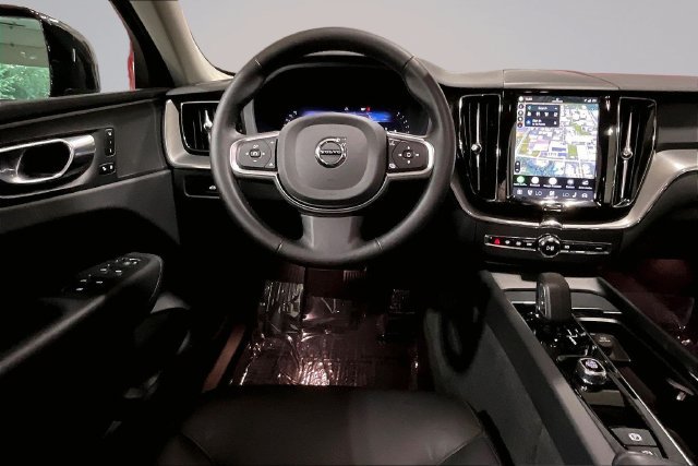 Certified 2025 Volvo XC60 B5 Core w/ Climate Package AWD/4WD image 8