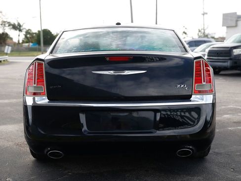 Used 2014 Chrysler 300 C image 4