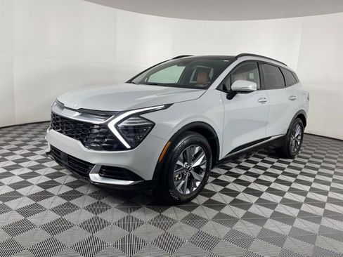 Used 2025 Kia Sportage SX image 5