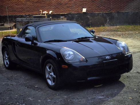 Used 2000 Toyota MR2 RWD image 4