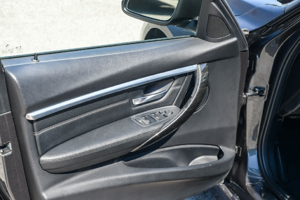 Used 2018 BMW 328d Sedan RWD image 25