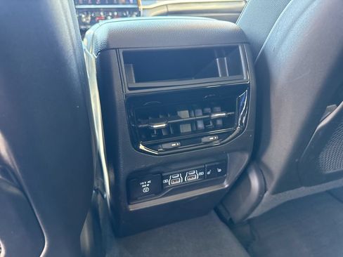 Used 2024 Jeep Grand Cherokee Limited w/ Luxury Tech Group II AWD/4WD image 15