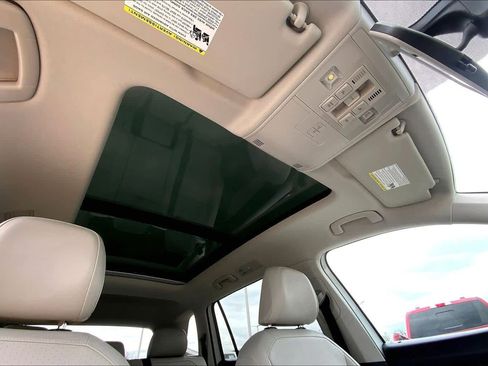 Used 2019 Volkswagen Tiguan SE image 13