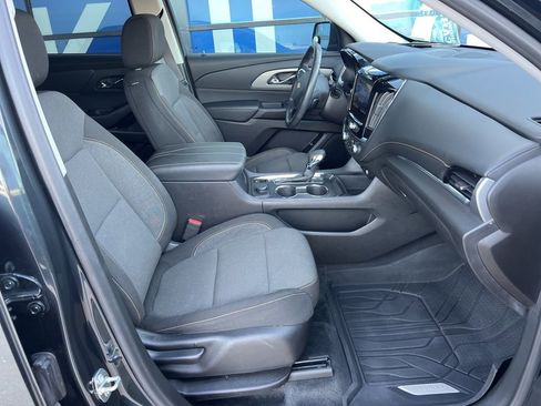 Used 2021 Chevrolet Traverse LT image 18