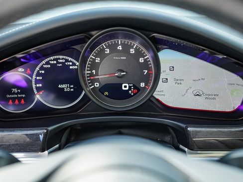 Used 2022 Porsche Panamera 4S w/ Premium Package image 26
